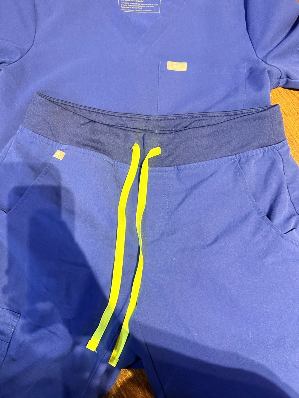 FIGS Royal Blue Scrub Set - Picture 5 of 6